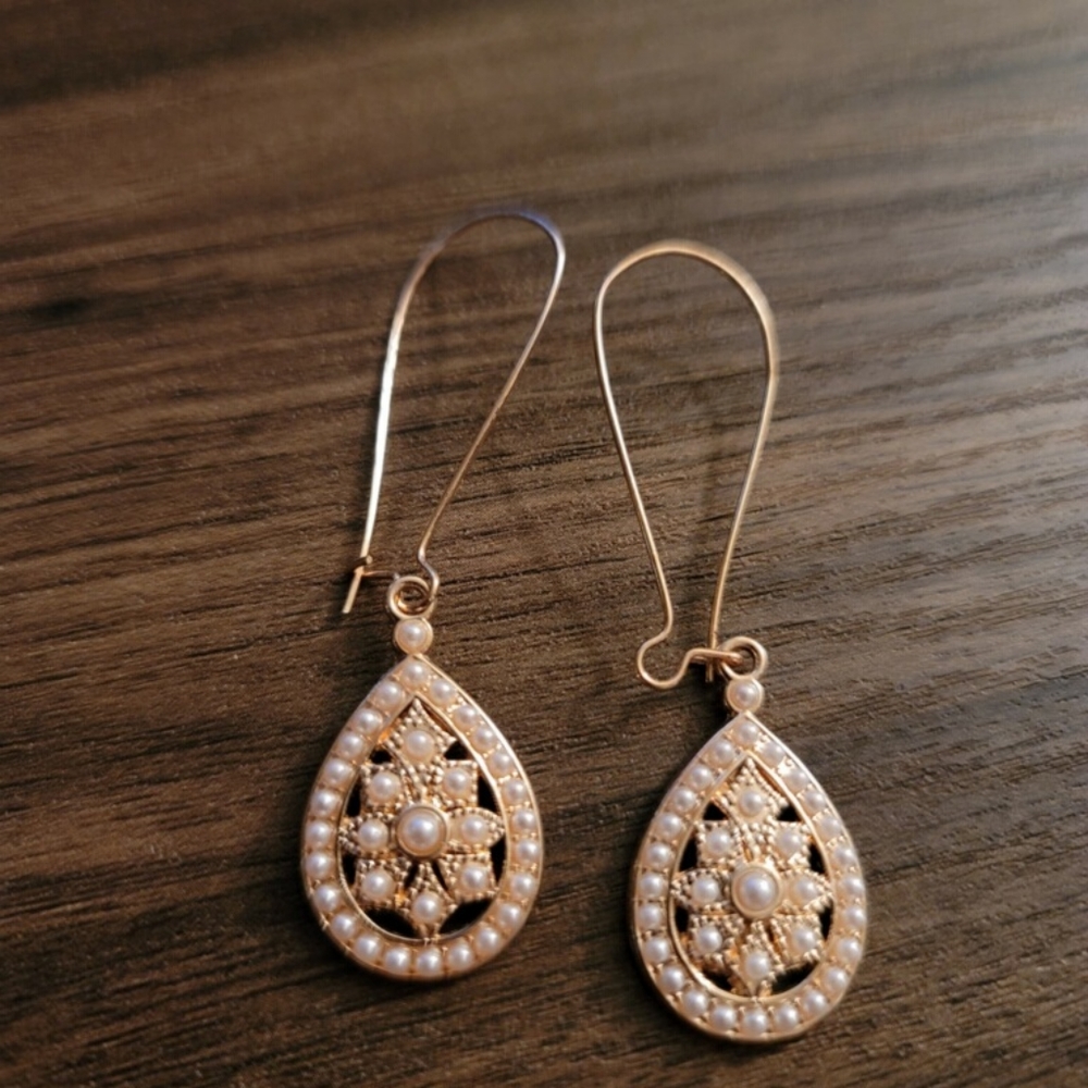 Pearl dangle earrings